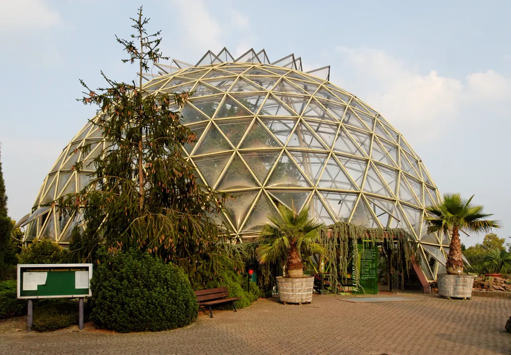 Kuppelgewächshaus von Westen