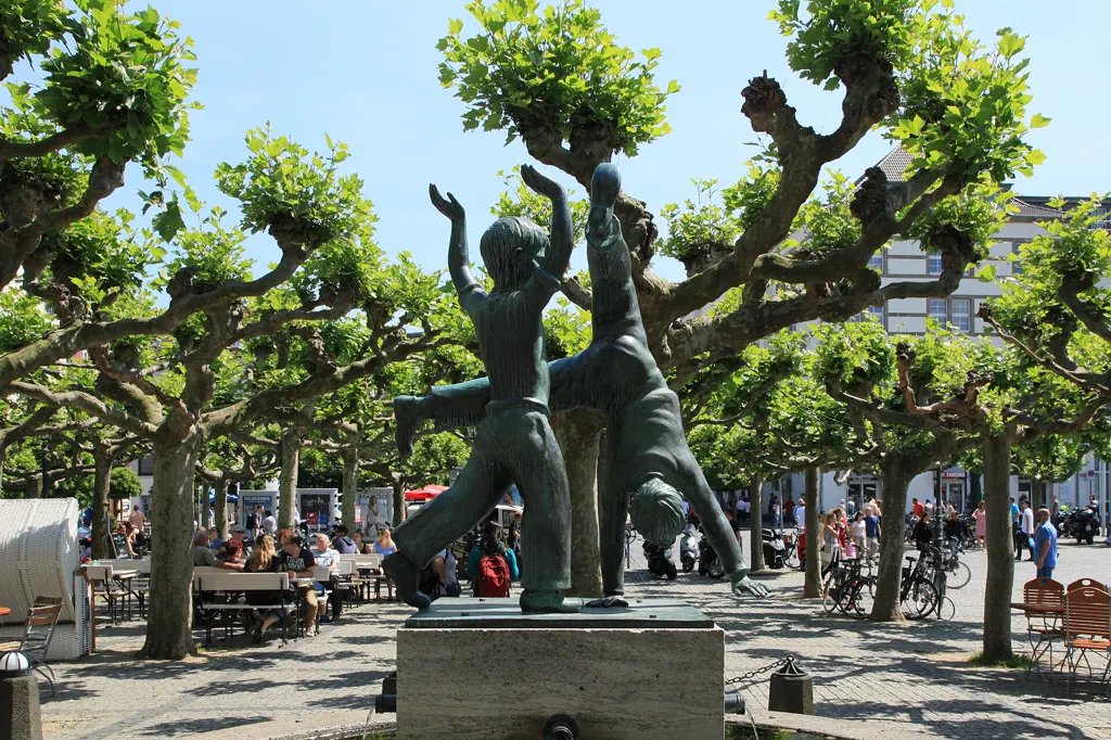 Burgplatz mit Radschlägerbrunnen